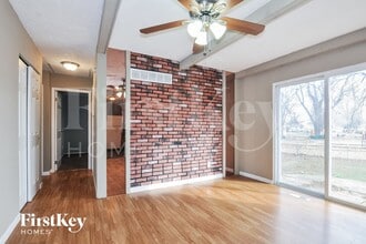 2064 Aristocrat Dr in Florissant, MO - Foto de edificio - Building Photo