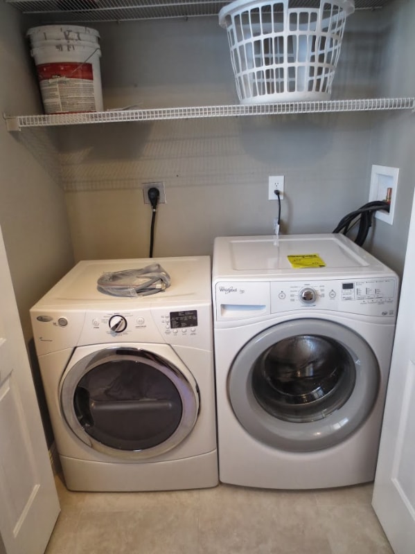 115 Lake Emerald Dr in Oakland Park, FL - Foto de edificio - Building Photo