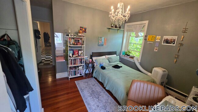 184 Naples Rd, Unit 4