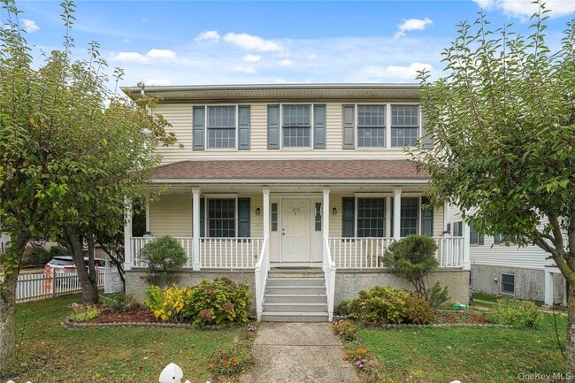 215 Ashford Ave