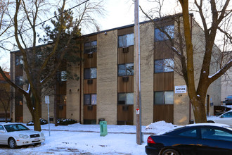 Capitol Park Apartments in Madison, WI - Foto de edificio - Building Photo