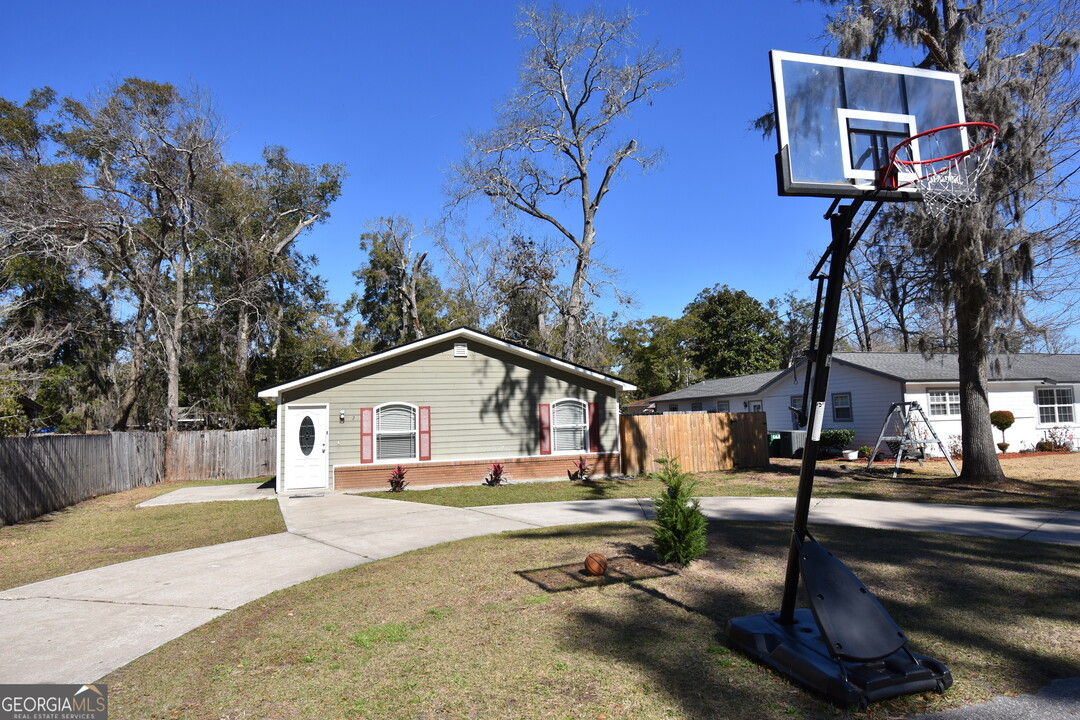 208 Gunter St in St. Marys, GA - Foto de edificio