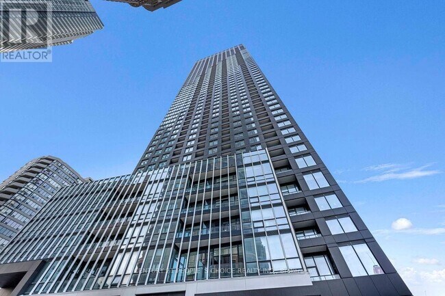 395 Square One Dr in Mississauga, ON - Building Photo - Building Photo