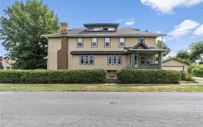 2037 Cottage Grove Ave in Cleveland Heights, OH - Building Photo - Building Photo