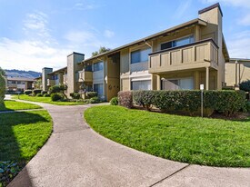 Foothills Apartments in San Jose, CA - Building Photo