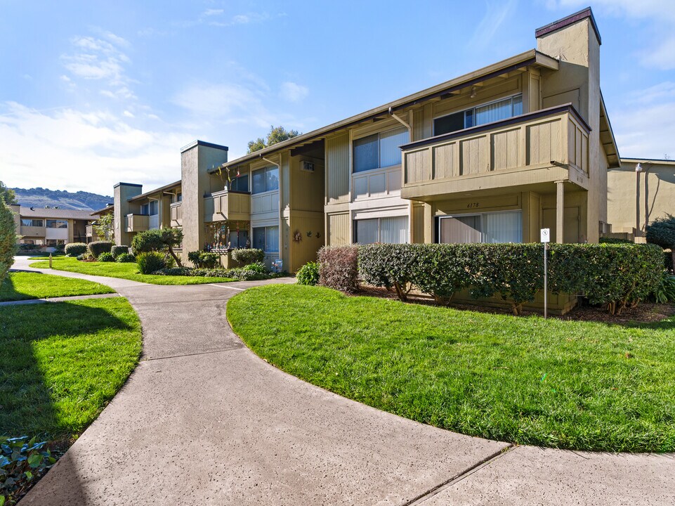 Foothills Apartments in San Jose, CA - Building Photo
