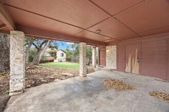 6904 Rifle Bend in Austin, TX - Building Photo - Building Photo