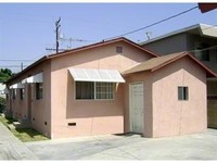 6727 Perry Rd in Bell Gardens, CA - Foto de edificio - Building Photo