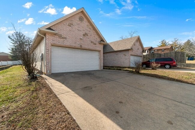 1325-1327 Brookshire Rd in Cape Girardeau, MO - Building Photo - Building Photo