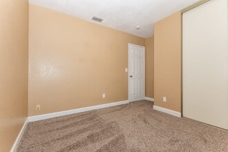 3339 Zenobia Way in Sacramento, CA - Building Photo - Building Photo