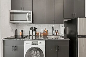 596 W 9th St in Dallas, TX - Building Photo - Building Photo