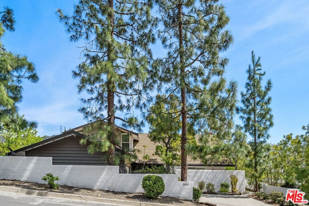 2408 Banyan Dr in Los Angeles, CA - Building Photo