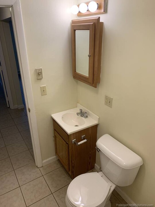 39 Dinan Dr, Unit #2 in Gardner, MA - Foto de edificio