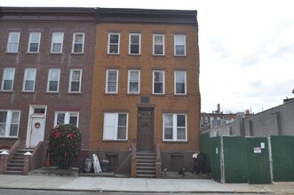 308 Macdougal St in Brooklyn, NY - Building Photo - Building Photo