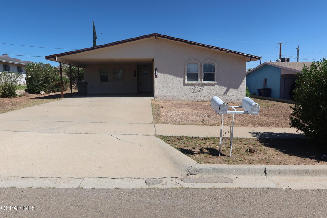 3827 Olympic Ave in El Paso, TX - Building Photo