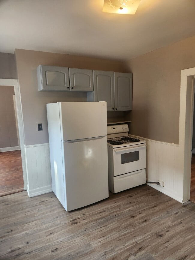 11 Fairview Ave, Unit APT 2 in Poughkeepsie, NY - Foto de edificio - Building Photo