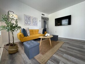 55 NW 11th Ave in Miami, FL - Foto de edificio - Building Photo