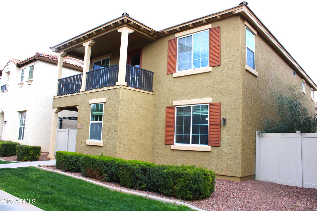 950 S Wallrade Ln in Gilbert, AZ - Foto de edificio
