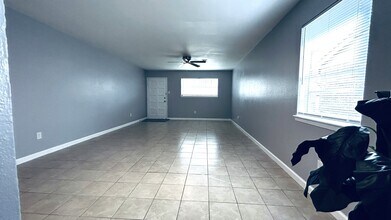 3128 Scotch Moss Ln in La Porte, TX - Building Photo - Building Photo