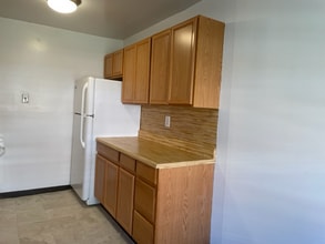 77 Orange Rd in Montclair, NJ - Building Photo - Building Photo