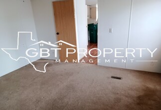 509 Maple St in Jourdanton, TX - Building Photo - Building Photo