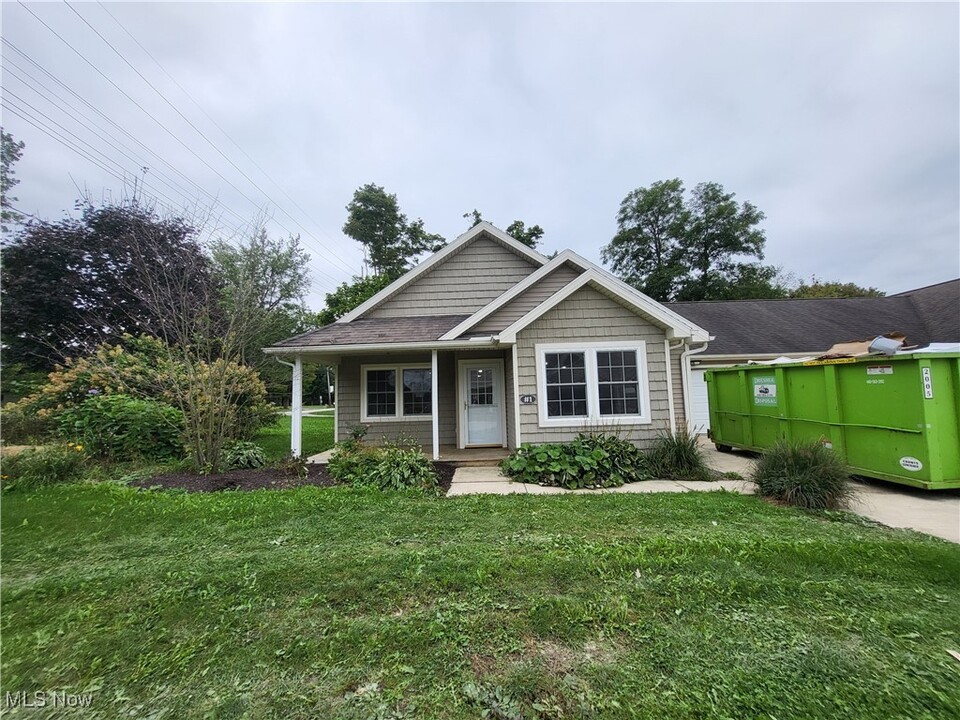 3031 N Main St in Rock Creek, OH - Building Photo