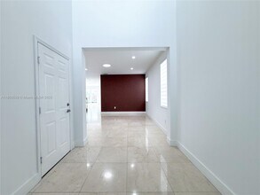 10423 NW 70th Ln in Doral, FL - Building Photo - Building Photo