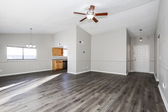 8204 N 60th Dr in Glendale, AZ - Building Photo - Building Photo