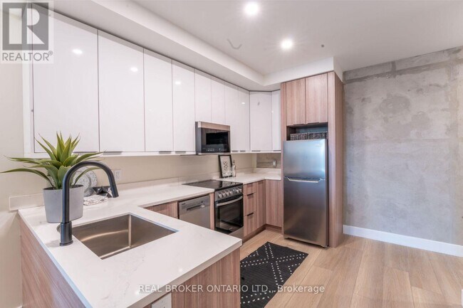 169-169 James St S in Hamilton, ON - Building Photo - Building Photo