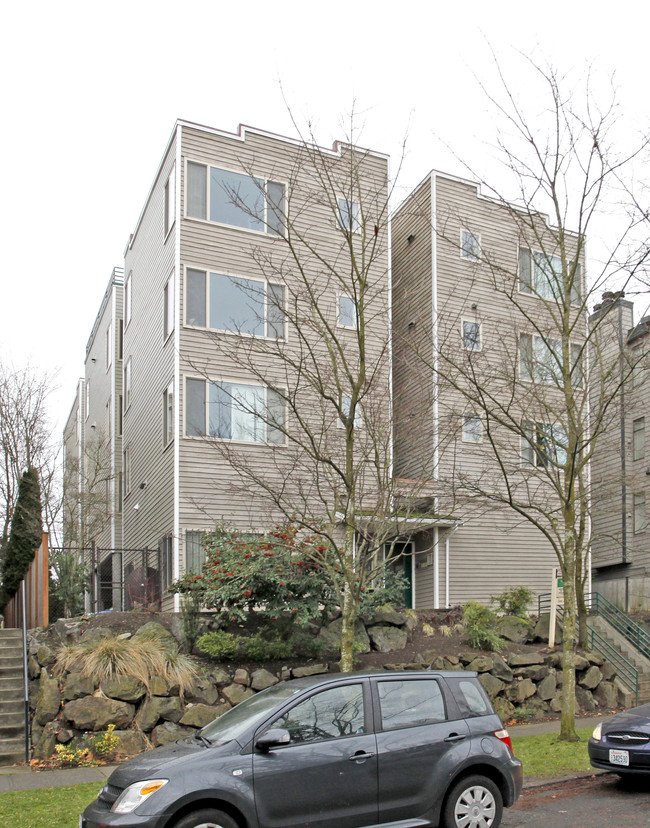 Tanglewood Apartments in Seattle, WA - Building Photo - Building Photo