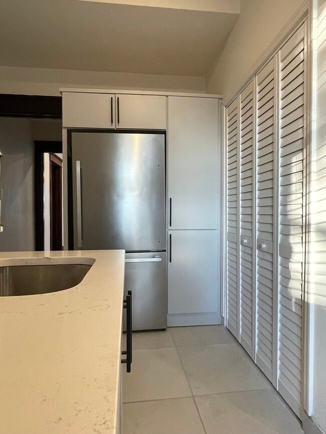 7114 S Drexel Ave, Unit 2 in Chicago, IL - Building Photo - Building Photo