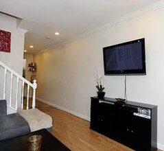 1012 7th St SE in Washington, DC - Building Photo - Building Photo
