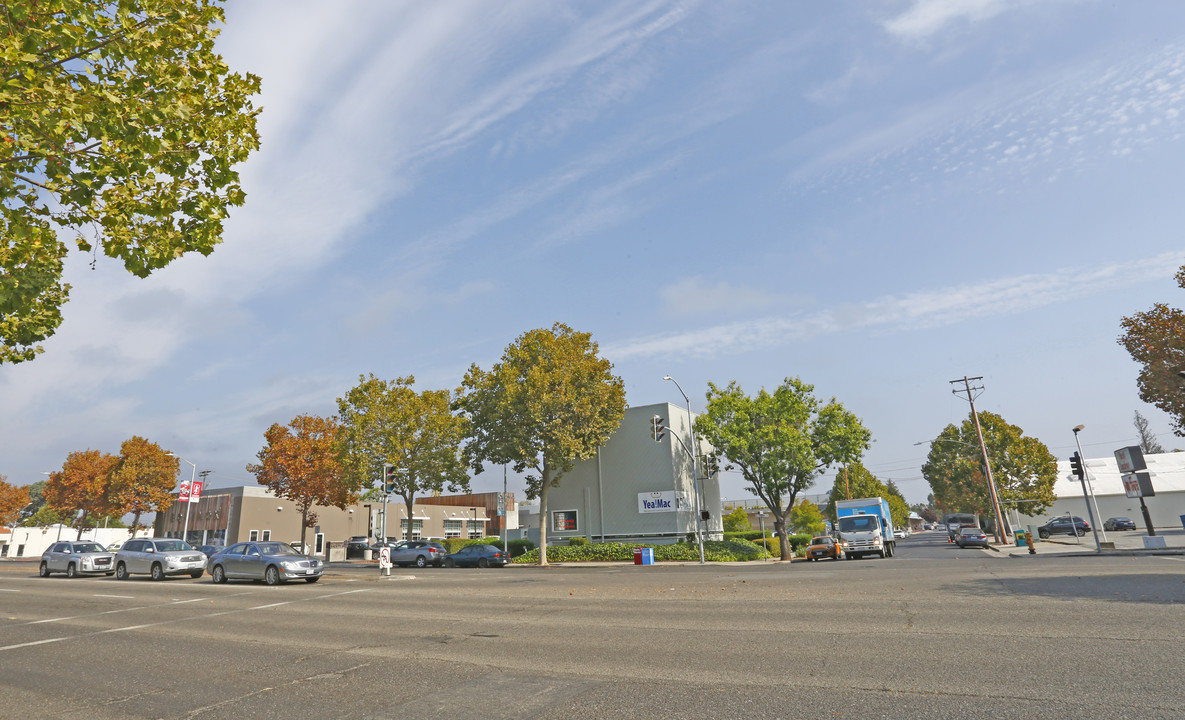 Equinox in Palo Alto, CA - Building Photo