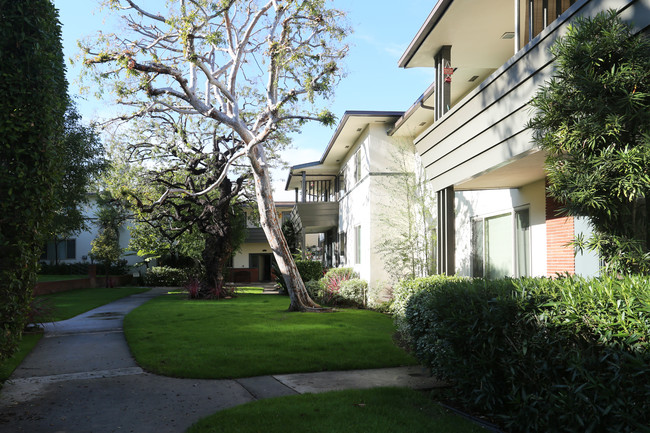 3129 Overland Ave in Los Angeles, CA - Foto de edificio - Building Photo