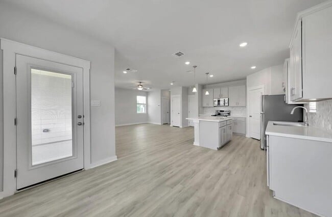 300 Old Trinity Way in Andice, TX - Building Photo - Building Photo