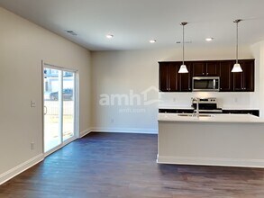 2071 Williamshire Ln in Nashville, TN - Foto de edificio - Building Photo