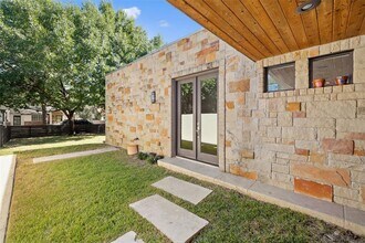 2410 Sharon Ln in Austin, TX - Building Photo - Building Photo