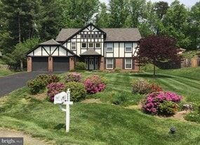 6604 Tina Ln in McLean, VA - Building Photo