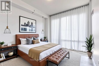 8 Eglinton Ave E in Toronto, ON - Building Photo - Building Photo