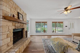 4207 Deer Trail in Spicewood, TX - Building Photo - Building Photo