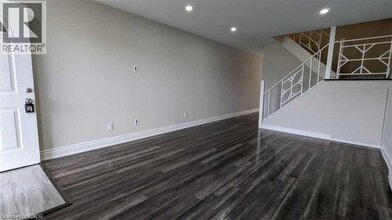 8646 Willoughby Dr in Niagara Falls, ON - Foto de edificio - Building Photo