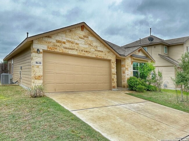 8610 Emerald Sky Dr in San Antonio, TX - Building Photo - Building Photo
