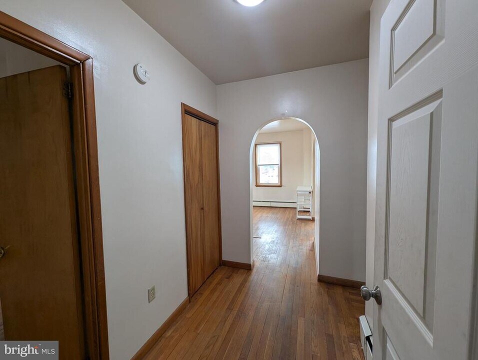 213 Lincoln Way W in New Oxford, PA - Building Photo