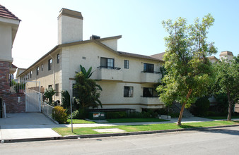 536 E Tujunga Ave in Burbank, CA - Building Photo - Building Photo