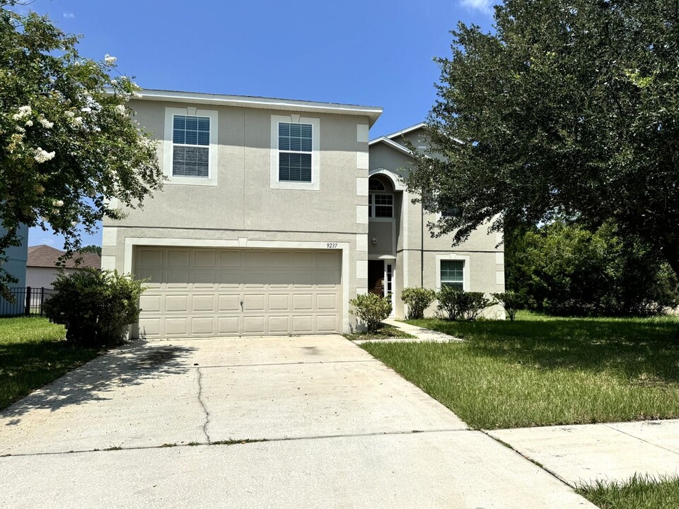 9237 Caracara Drive in Jacksonville, FL - Building Photo