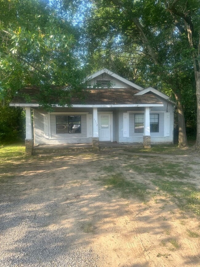 property at 2212 Baldwin St
