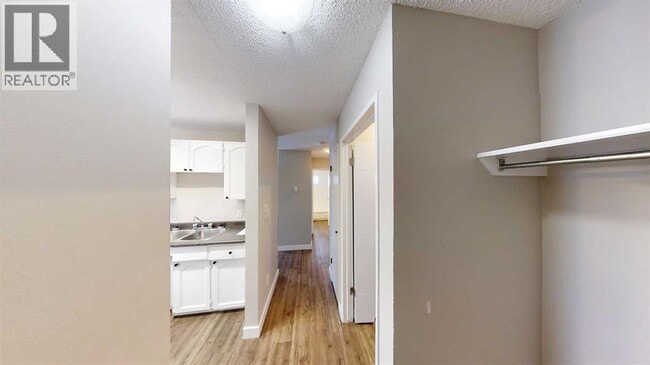 10114-10105 105 Ave in Grande Prairie, AB - Building Photo - Building Photo