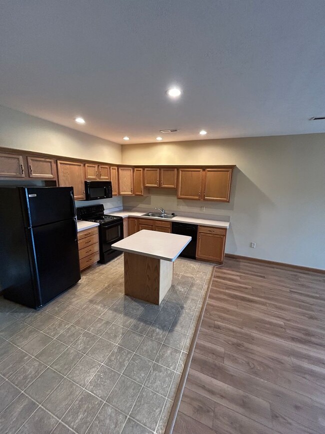 1011 Laurel Tree Ct in Troy, OH - Building Photo - Building Photo