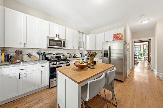 3106 W Fullerton Ave in Chicago, IL - Building Photo - Building Photo