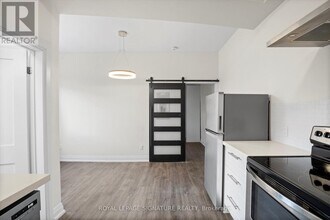 2563 Dundas St W in Toronto, ON - Building Photo - Building Photo